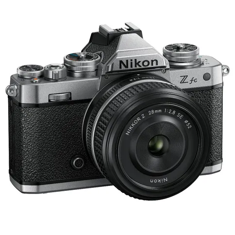 Nikon Z fc Silver/Black + NIKKOR Z 28 mm f/2,8 Special Edition - Imagen 3