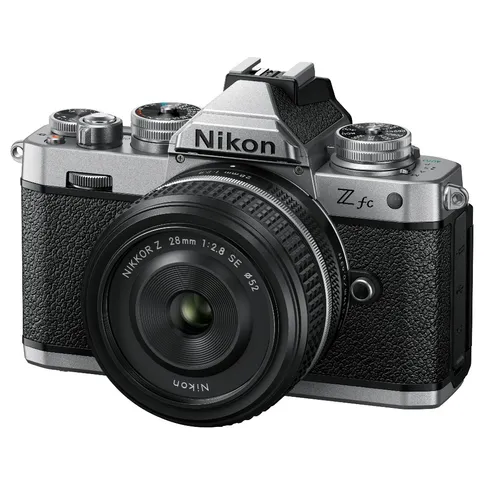 Nikon Z fc Silver/Black + NIKKOR Z 28 mm f/2,8 Special Edition - Imagen 4