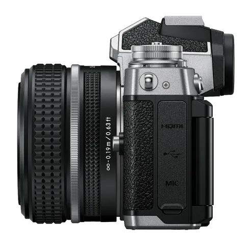Nikon Z fc Silver/Black + NIKKOR Z 28 mm f/2,8 Special Edition - Imagen 5