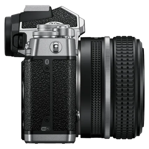 Nikon Z fc Silver/Black + NIKKOR Z 28 mm f/2,8 Special Edition - Imagen 6