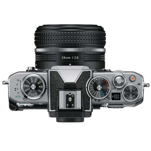Nikon Z fc Silver/Black + NIKKOR Z 28 mm f/2,8 Special Edition - Imagen 7