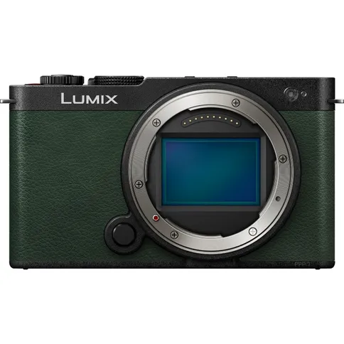Panasonic Lumix DC-S9 Dark Olive + Lumix S 18-40 mm F/4.5-6.3 - Imagen 2